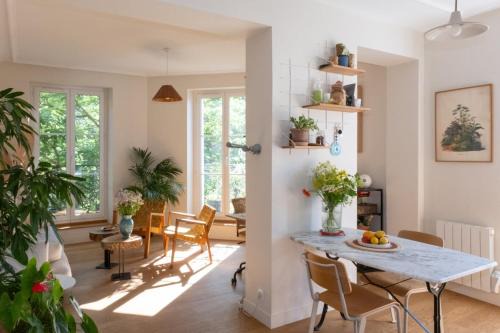 Combat Apartamento | Charming & bright apartment with rolling balcony