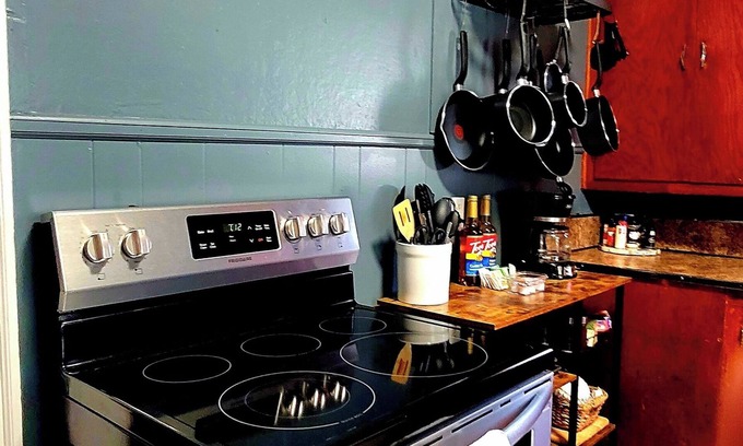 Bristol Casa | Charming Bungalow on a Budget - Dog Friendly, Family Friendly, Central Location