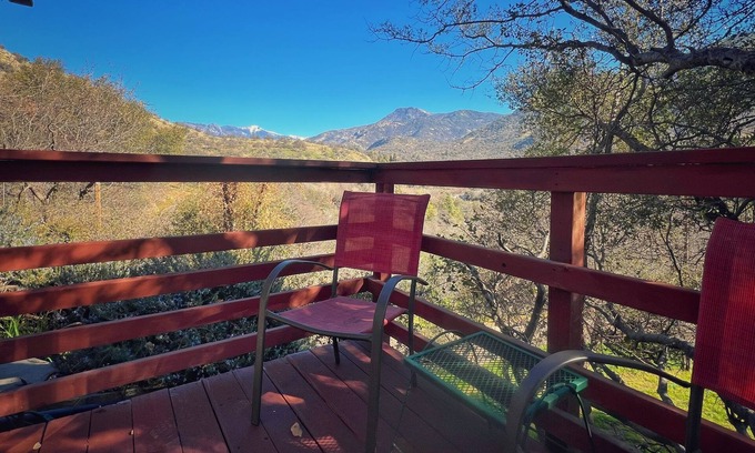 Three Rivers Casa | Charming bungalow with an Amazing view of Sequoia National Park in Three Rivers.