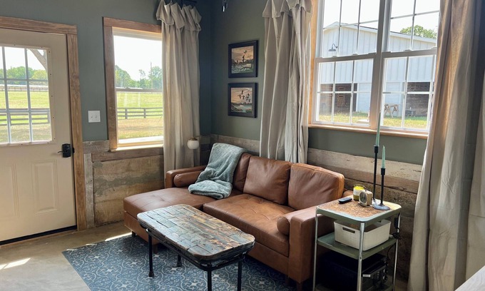 Shelby Cabina | Charming Bunkhouse with AC on working farm in Shelby