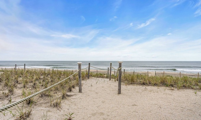 Point Pleasant Beach Cabaña | Charming classic 3-bedroom cottage in Point Pleasant Beach steps to the ocean