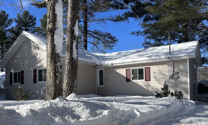 Saint-Emile-de-Suffolk Chalet De Esquí | Charming cottage on a beautiful lake - CITQ-309893