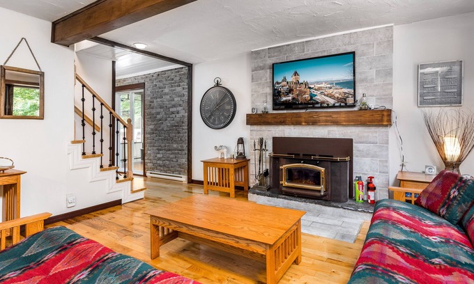 Les Pays-d'en-Haut Regional County Municipality Chalet De Esquí | Charming Chalet in the heart of the Laurentians. Paradise Pine Chalet