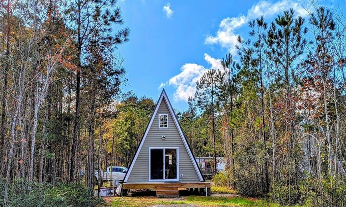 Hobucken Cabina | Charming cabin in delightful Bayboro with AC, WiFi