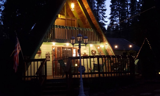 Peninsula Village Chalet De Esquí | Encanto de marco en la península del lago Almanor
