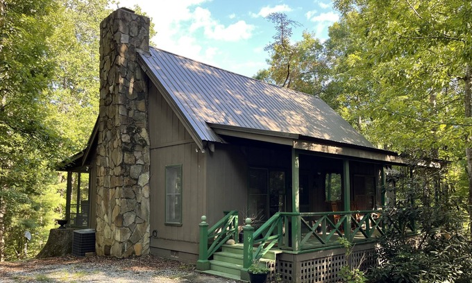 Lakemont Cabina | Charming cabin near Lake Rabun with fire pit + easy access to mountain hikes