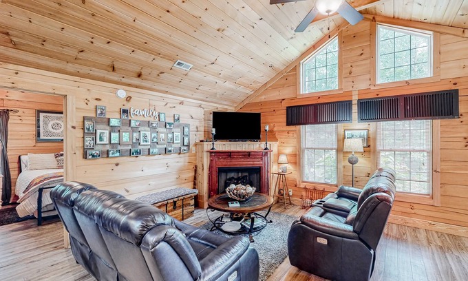 Lake Lure Cabina | Charming cabin near outdoor rec with a grill, screened porch, fireplace, & AC
