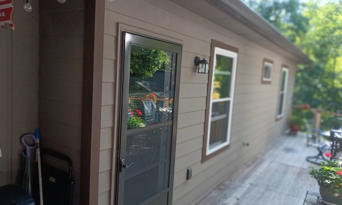 Pineola Cabina | Charming cabin nestled in a Blue Ridge mountain resort near ski resorts.