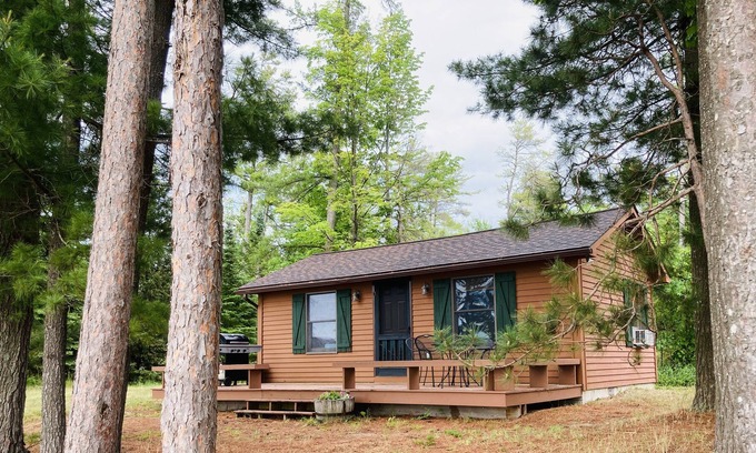 Rapid City Cabina | Charming Cabin on Elk Lake - Private Beach and Glorious Fall Colors!