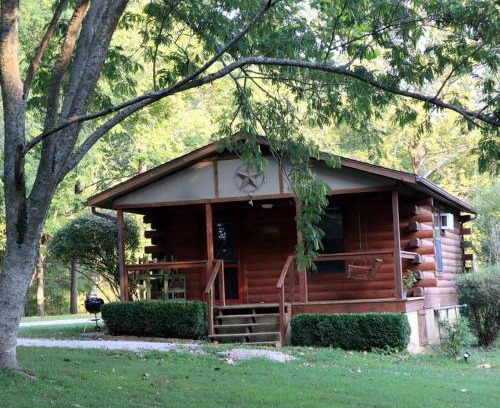 Eureka Springs Casa | Charming Cabin Rental Perfect for Couples in Carroll County, Arkansas