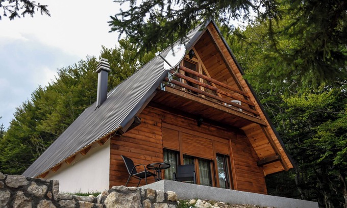 Zabljak Chalet De Esquí | Charming Cabin Steps from Black Lake – Surrounded by Nature
