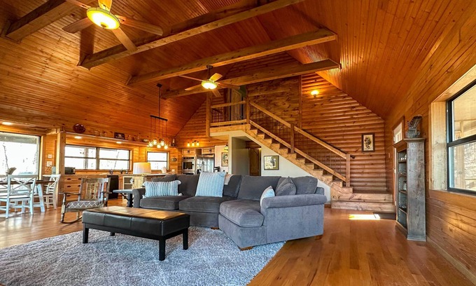 Mt. Sherman Cabina | Charming Cabin w/ Hot Tub, Fire Pit & Views!