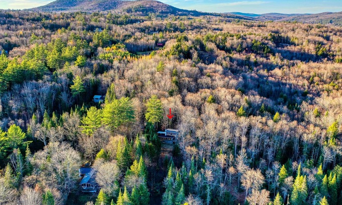 Franconia Cabina | Encantadora cabaña escondida con vistas a la montaña, cerca de Cannon Mountain.