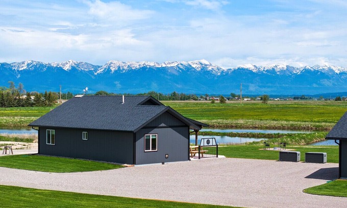 Kalispell Cabina | Hand Crafted Cabin w/ Wildlife & Mountain Views