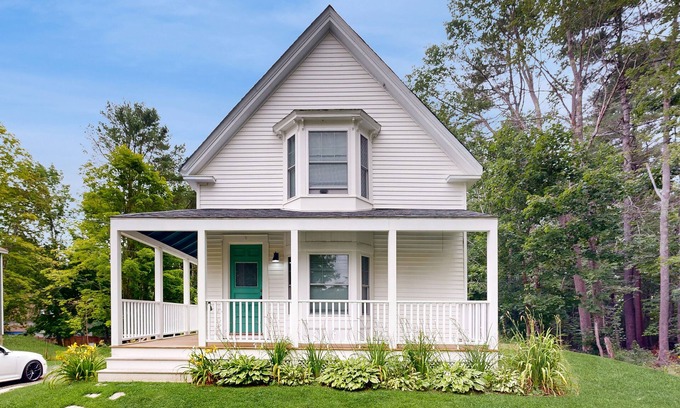 Camden Casa | Charming Camden Retreat with Front Porch, Deck and Wifi
