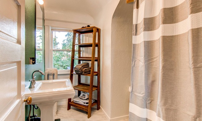 Alamo Placita Casa | Charming Carriage House in Capital Hill