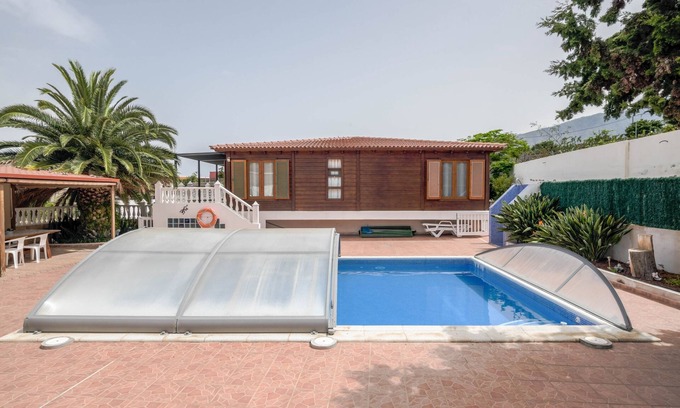 Arafo Casa | Encantadora "Casa Rural" con vistas al mar, vistas a la montaña, Wi-Fi, jardín, terraza y piscina.