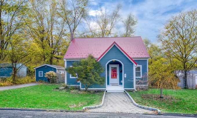 Catskill Cabaña | Charming Catskill Cottage