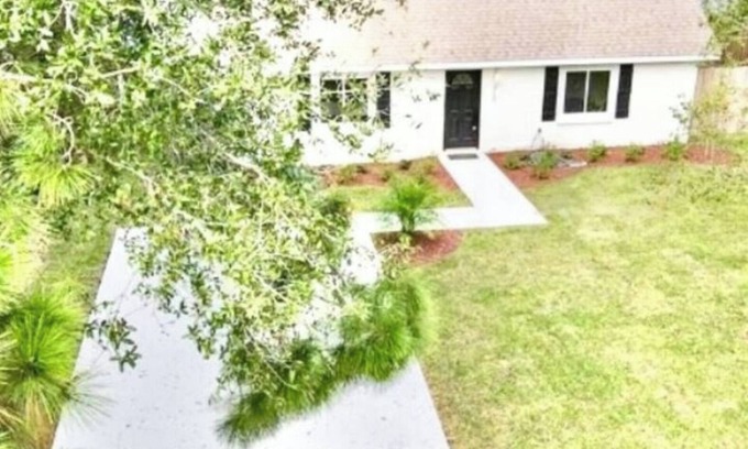 Mount Dora Cabaña | Charming Celtic Cottage Retreat – 2 Bed, 1 Bath Haven"