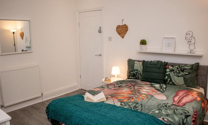 Liverpool Casa | Charming Central Room