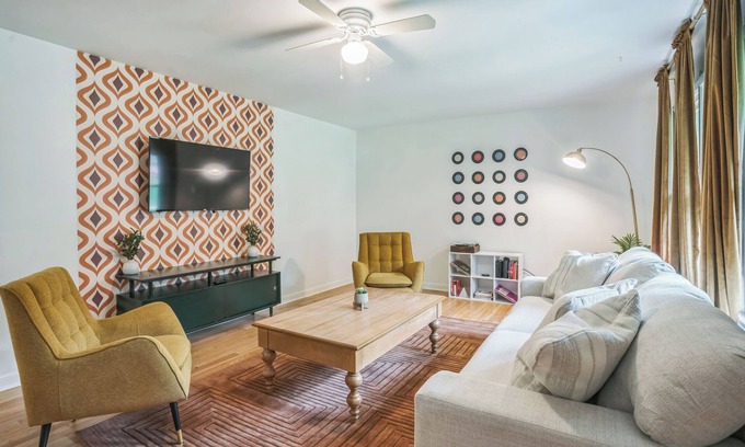 Northeast Raleigh Casa | Charming & centrally located 4-bedroom house with AC,BBQ and WiFi in Raleigh
