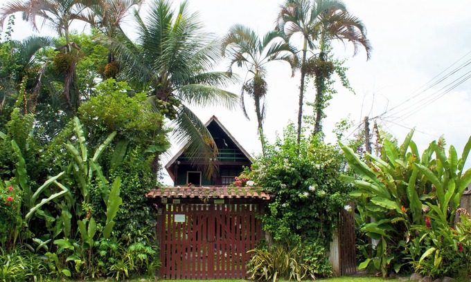 Mambucaba Chalet De Esquí | Charming Chalet in front of the sea, on Jabaquara beach - Paraty, 5 min. from the Historic Center