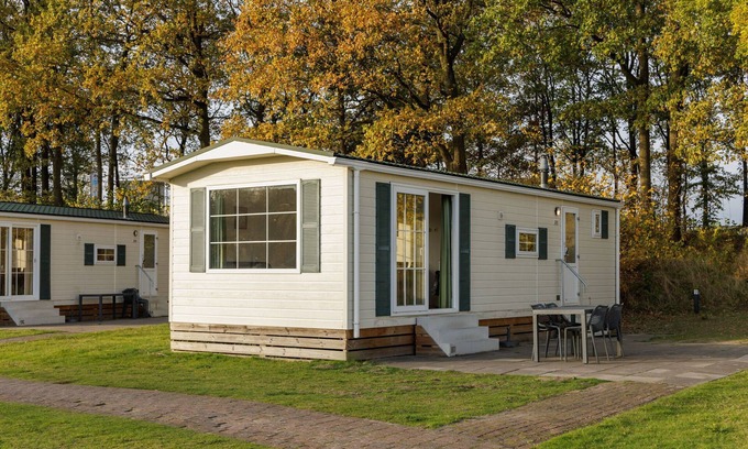 Borger Chalet De Esquí | Un chalet bien amueblado con WiFi cerca del Hunebedcentrum