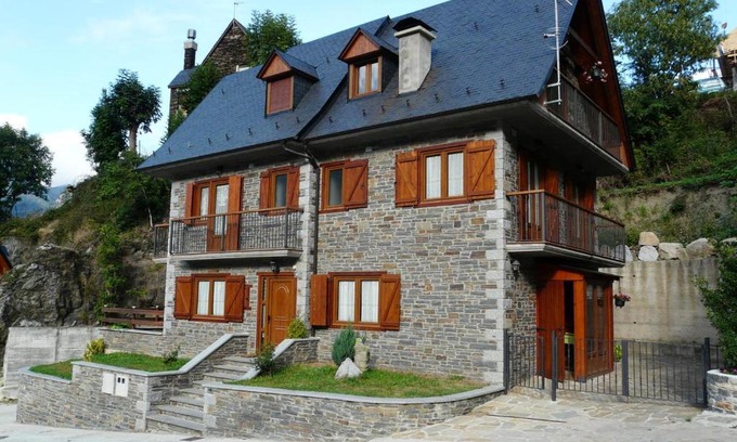Vielha e Mijaran Chalet De Esquí | Charming Chalet in Viella, Mountain View
