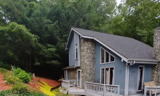 Waynesville Chalet De Esquí | Charming Chalet Nestled in Woods of Lake Junaluska Asheville 20 min.