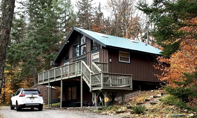 Stratton Casa | Charming Chalet nestled in the woods of Stratton, close to ski resorts & more