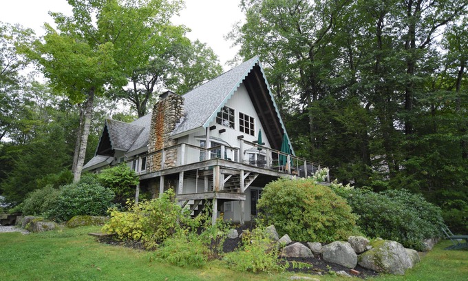 Bridgton Chalet De Esquí | Charming chalet with ample space for the whole family on beautiful Long Lake!