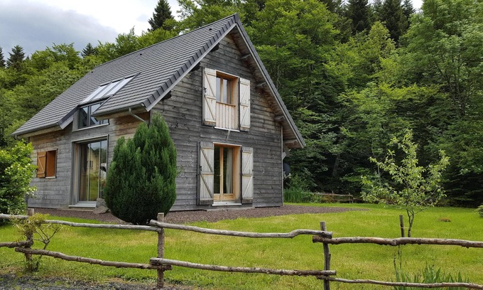 Picherande Chalet De Esquí | Encantador chalet con todas las comodidades a 15 minutos de las pistas, a 300 metros del lago, tiendas a 5 minutos