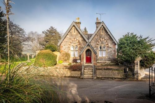 Exeter Casa | Charming character lodge in cemetery grounds