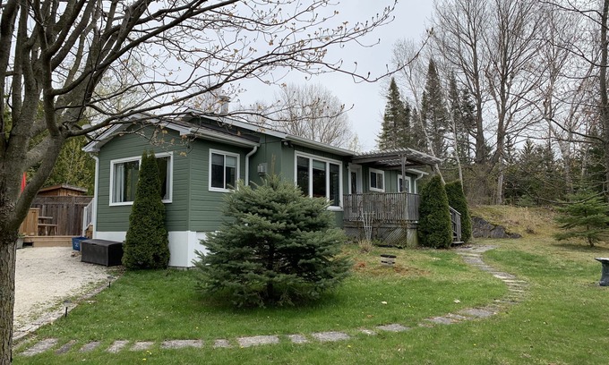 Sauble Beach Cabaña | Charming Charal Greenhouse Cottage – Sauble Beach Stay Minutes from Sand & Shops