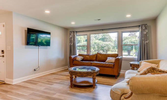 Charlotte Casa | Charming Charlotte Home 2 Mi to Downtown!