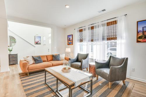 Hidden Valley Casa | Charming Charlotte Townhome 6 Mi to Downtown!