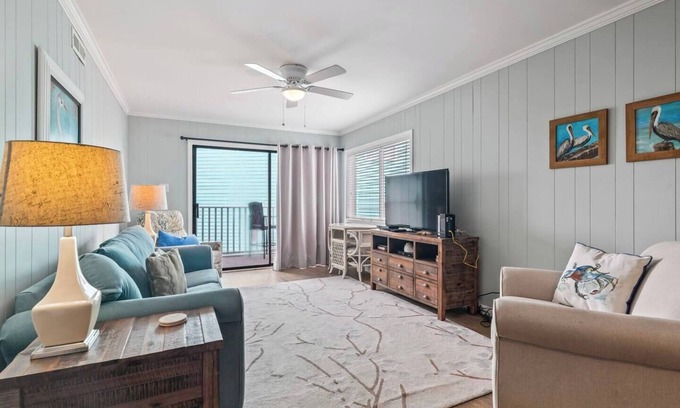 North Myrtle Beach Hotel | Charming Cherry Grove 2BR w/ Relaxing Pool & Stunning ocean view