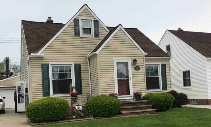 Parma Casa | Charming, Cheerful 3 Bdrm Smoke Free Parma Residential Home