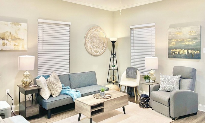 Westwego Cabaña | Charming & Chic Bayou Cottage Minutes from NOLA