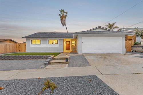 Oceanside Casa | Charming Chill House with Jacuzzi