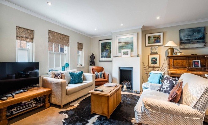 Askew Casa | Charming Chiswick Home