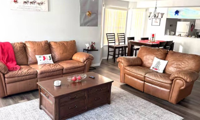 Kissimmee Condominio | Charming Christmas Themed Condo in Kissimmee Fl