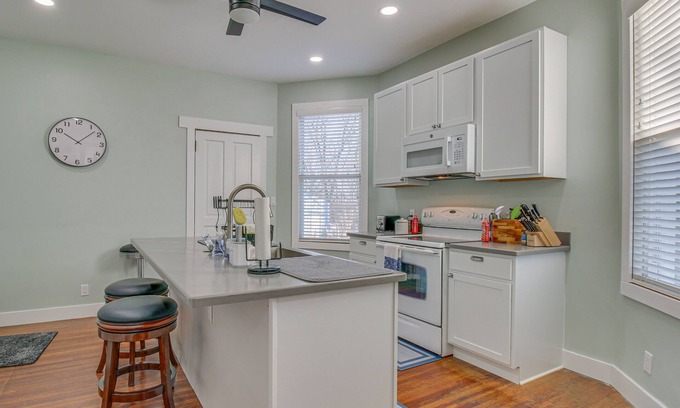 Spring Grove Village Casa | Charming Cincinnati Home w/ Yard: 8 Mi to Downtown