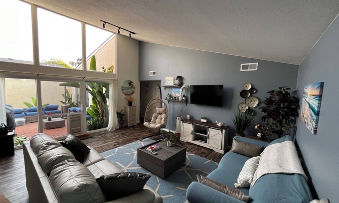 Baywood-Los Osos Casa | Charming coastal getaway!3 bed 2 bath with 3 private yards. Clean. Dog friendly.