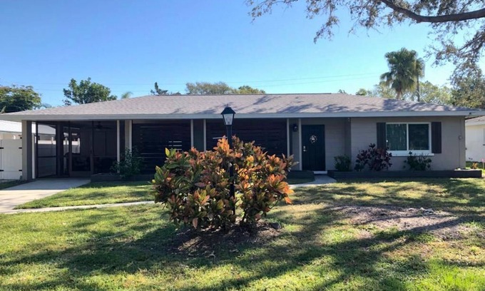 Southgate Cabaña | Charming Coastal Oasis 2Bed/2 Bath Cottage Close to Beach and Downtown-Southgate