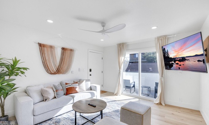 Eastside Casa | Charming Coastal Retreat LB 5 min 2 Beach/downtown