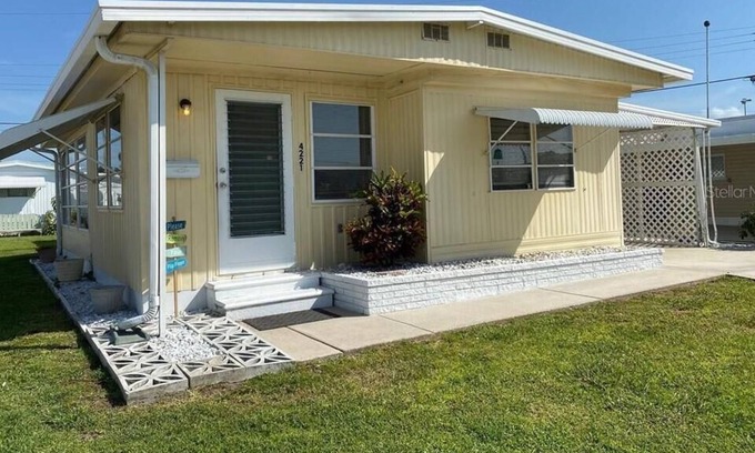 Fullers Earth Casa | Charming Coastal Retreat: Your Dream Vacation by the Sea