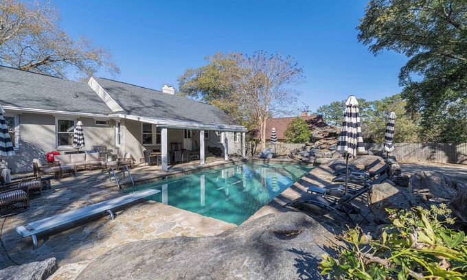 Columbus Casa | Charming Columbus Retreat|3BR|Pool&Games