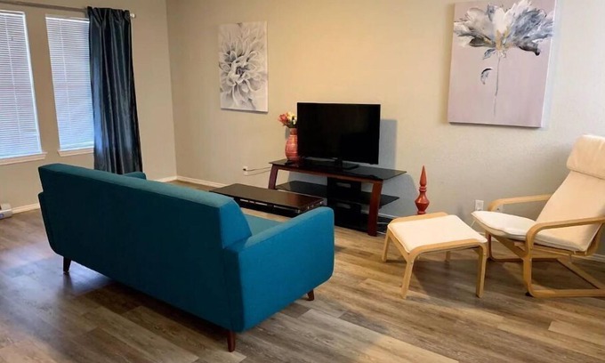 Hutto Casa | Charming Comfortable Home 30 min of Austin