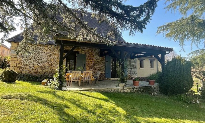 Manaurie Cabaña | Charming Comfy 6 person cottage w/ private pool & large garden, Les Eyzies